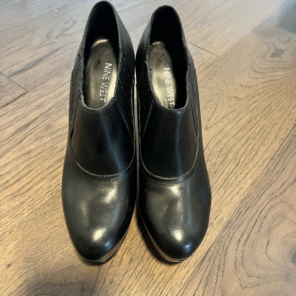 Nine West leather ankle boot